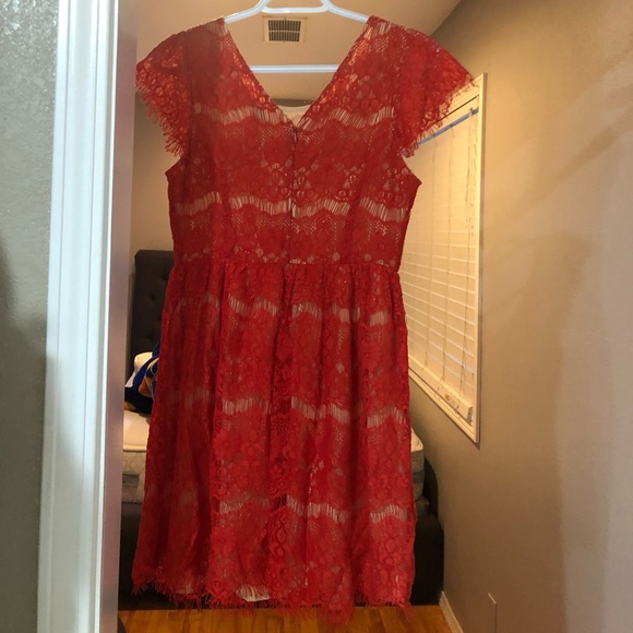 Lace dress - Picture 1 of 5